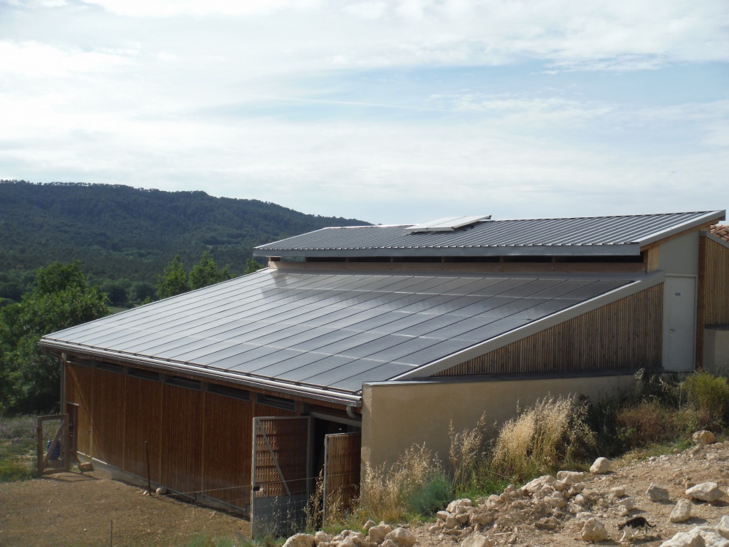 Toiture photovoltaïque du domaine de Valx  - Crédit photo José Arlandis / énerg'éthique 04