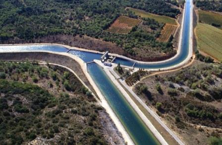 (SCP) Le départ des eaux du Verdon dans le canal de Provence à Boutre (commune de Ginasservis)