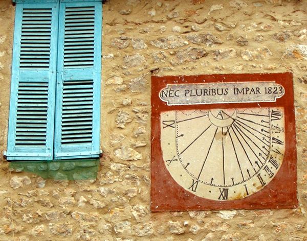 Cadran solaire de Bauduen - photo de Marjorie Salvarelli - Parc naturel régional du Verdon - 2008