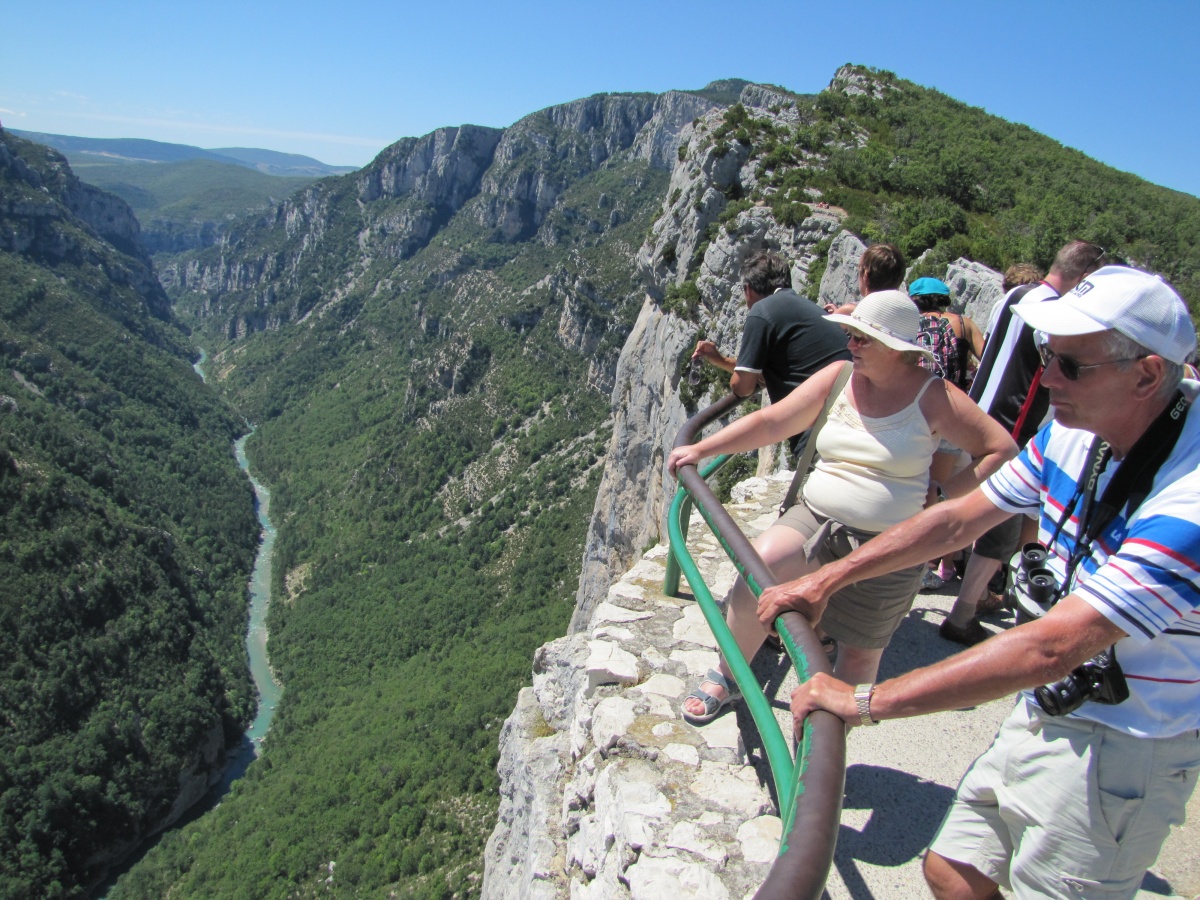 fréquentation d'un belvédère sur le garnd canyon du Verdon - Crédit photo : J. Carmille